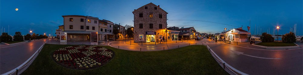 Vodice: nachts am Hafen - Kroatien