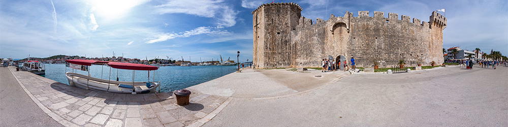 Trogir: vor dem Kaštel Kamerlengo - Kroatien