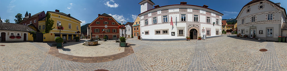 Eisenerz: Bergmannsplatz mit Bergmannsbrunnen, Altes Rathaus, Innerberger Traidkasten - Steiermark