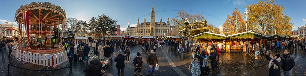 Wiener Christkindlmarkt vor dem Rathaus – beim Ringelspiel - Wien